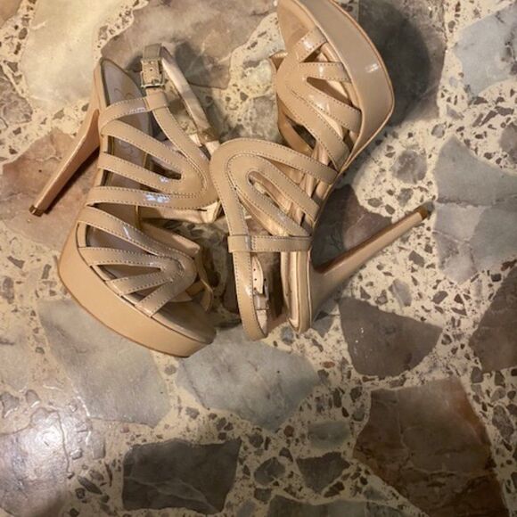 Jessica Simpson Beige Platform heels, size 7 - Picture 4 of 5